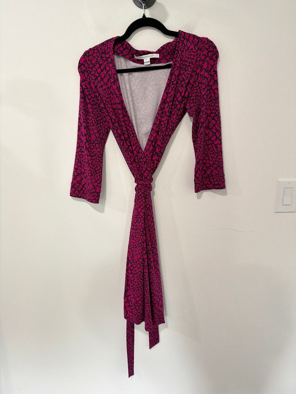 Diane Von Furstenberg Wrap Dress Pink Animal Print Long Sleeve Size 8